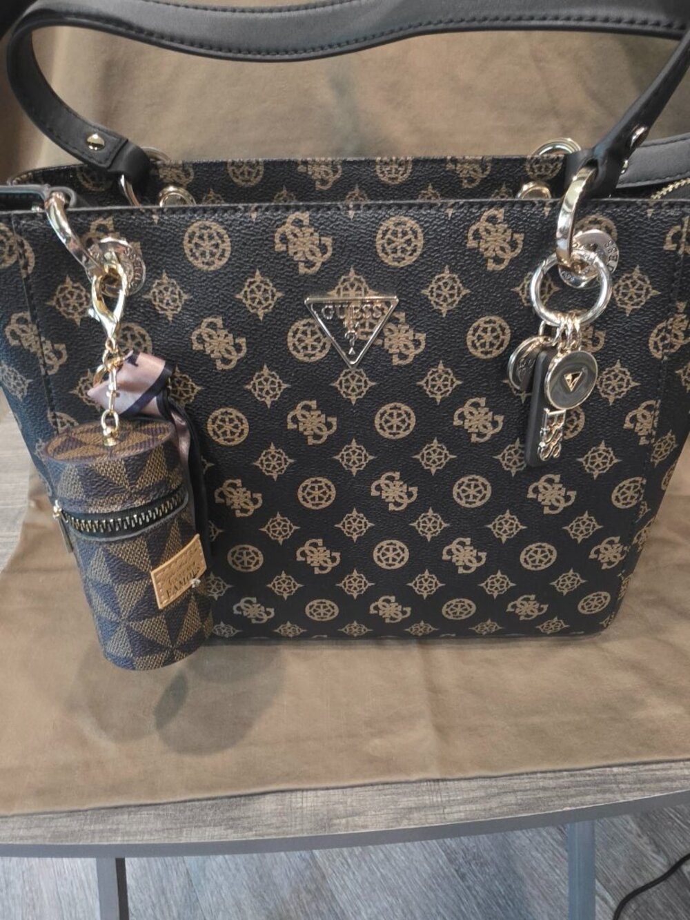 GUESS TOTE BAG
